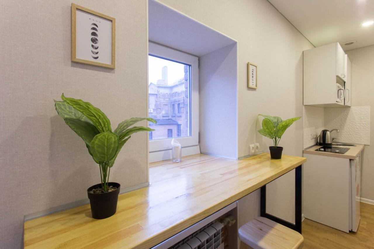 Studio Near Metro Yaroslava Mudroho, Universytet - Mykoly Khvylovoho Str 5-3 Harkiv Exterior foto