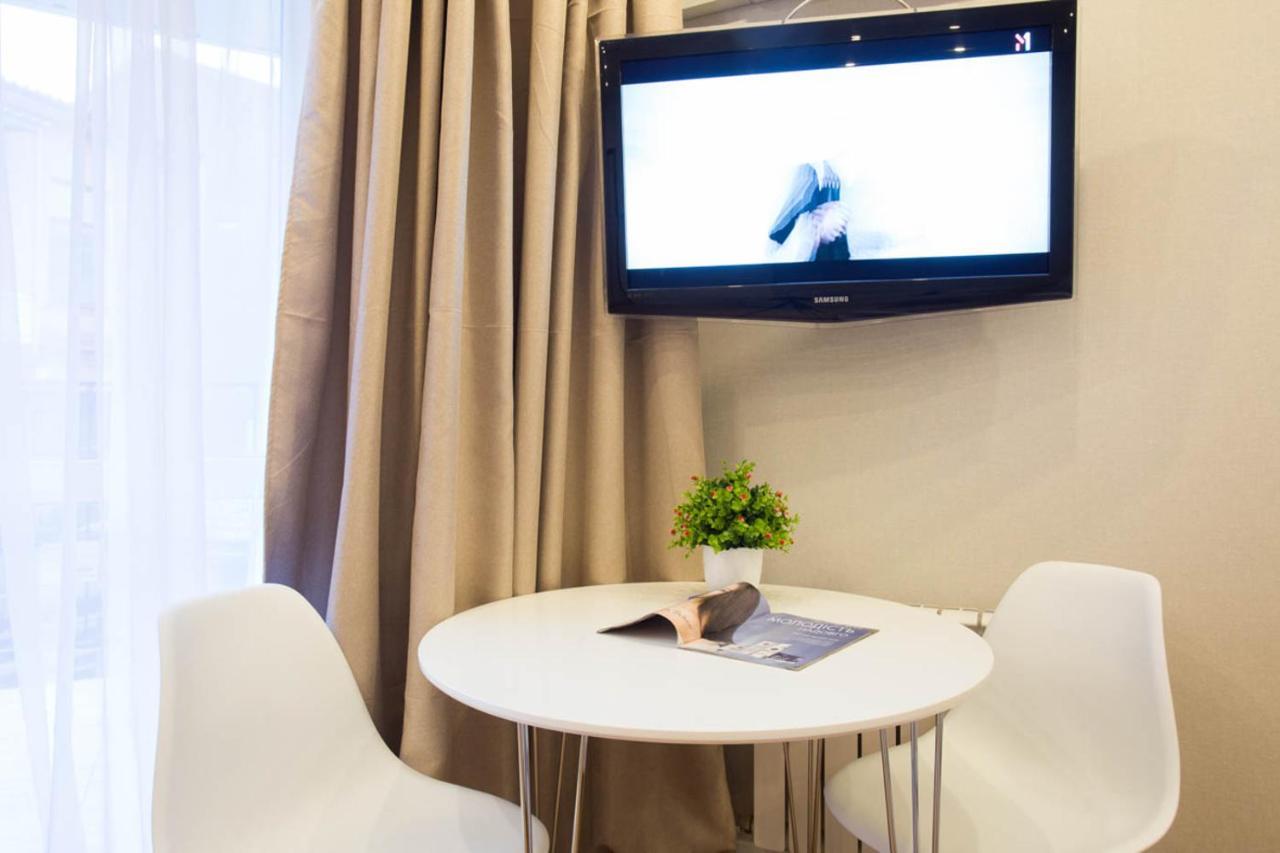 Studio Near Metro Yaroslava Mudroho, Universytet - Mykoly Khvylovoho Str 5-3 Harkiv Exterior foto